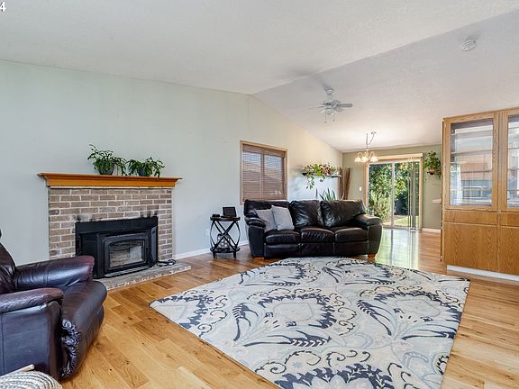 4th image of 11165 NW Empress Pl
