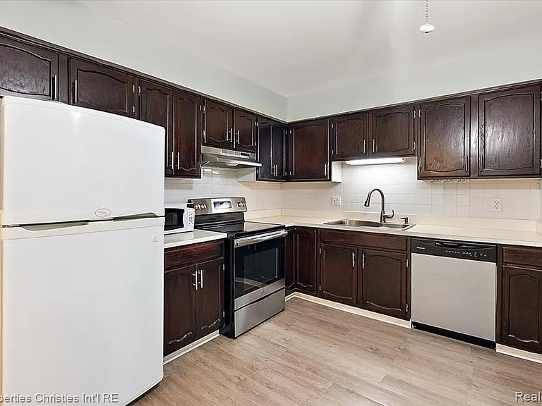 880 N Adams Rd #6 — Photo 9