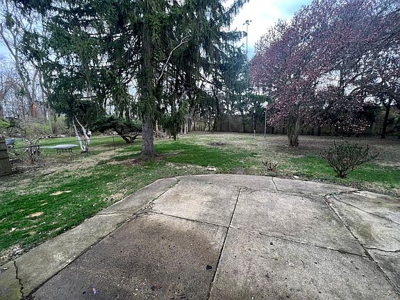2nd image of 1290 Knollwood Dr E