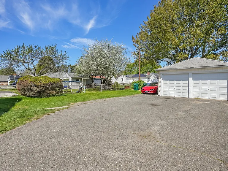 108 Barnum Ter — Photo 22