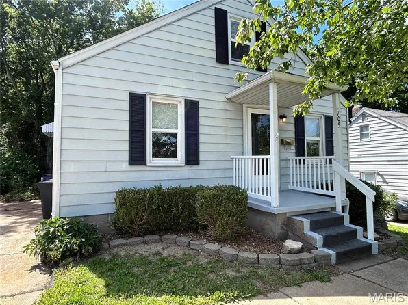 705 Clay St, Washington, MO 63090