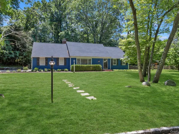 14 Hawks Nest Road, Stony Brook, NY 11790