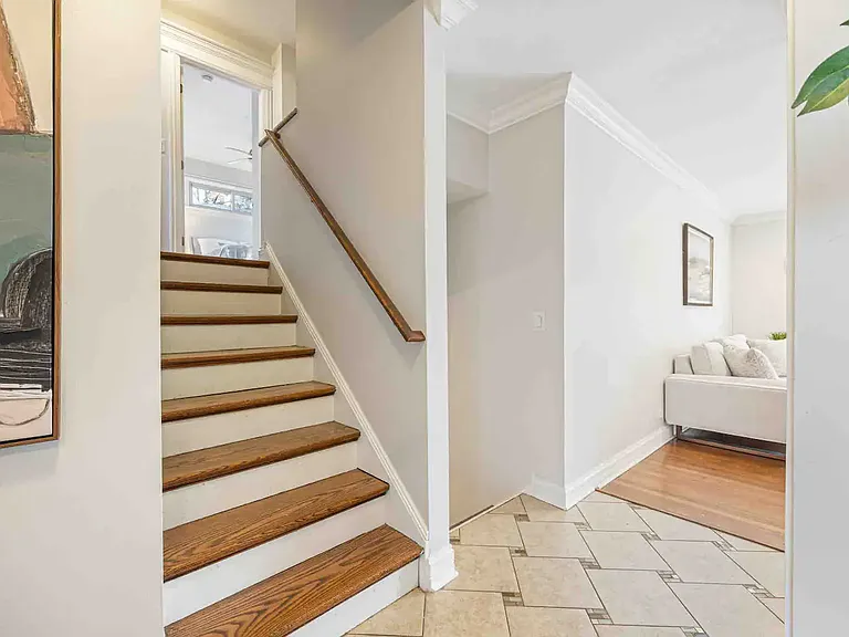 408 N Windsor Dr — Photo 9
