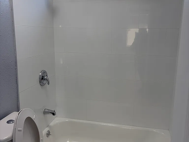3323 Los Flores Blvd #E — Photo 26