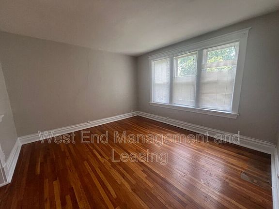 5th image of 1018 Commodore Dr APT A
