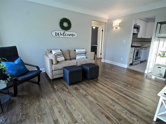 4th image of 27316 Larchmont St
