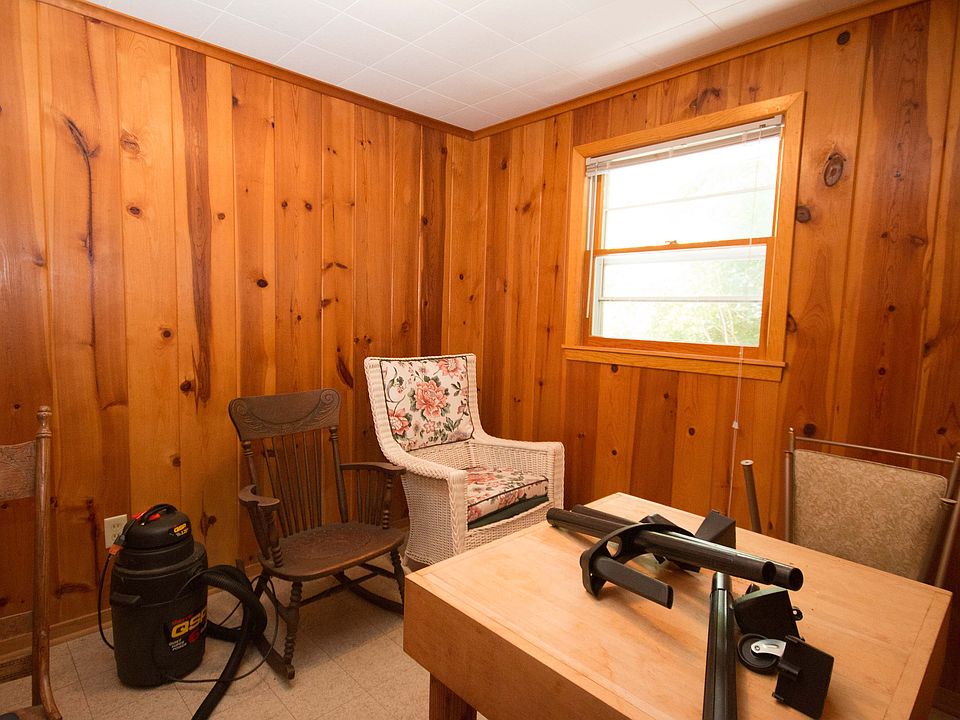 1st image of 425 Acacia Way