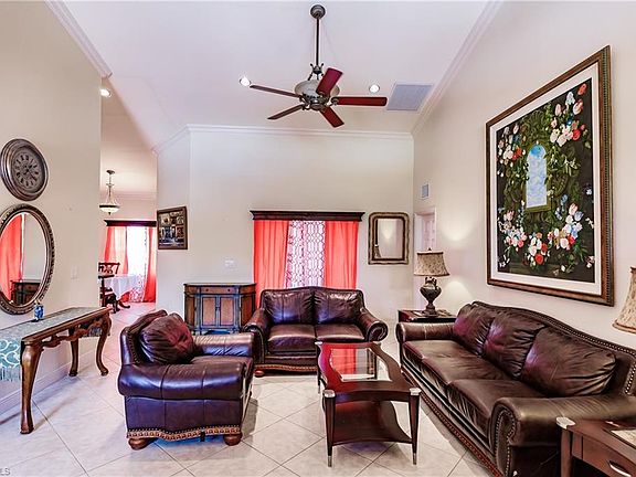 3rd image of 2260 Everglades Blvd S