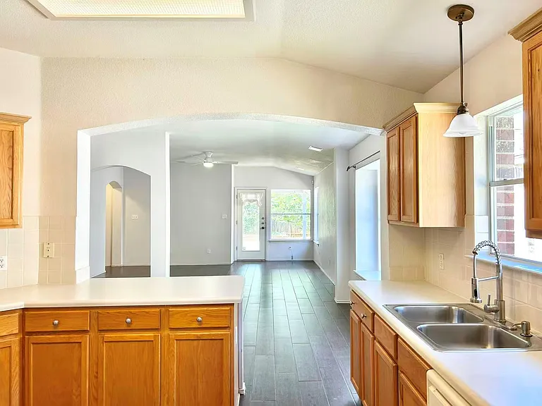 615 Settlement St — Photo 10