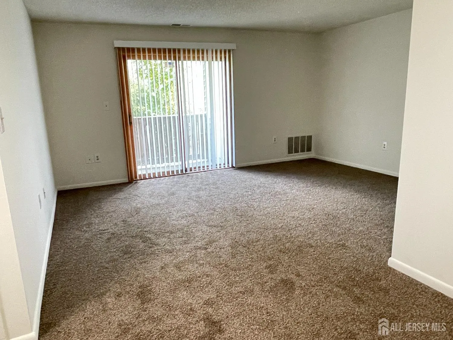 1 bed, 1.0 bath, 667 sqft, $1,800 — Photo 2