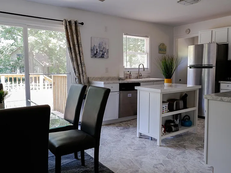 844 Adams St — Photo 10