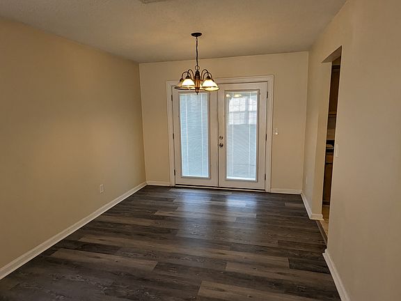 3rd image of 959 Shady Ln