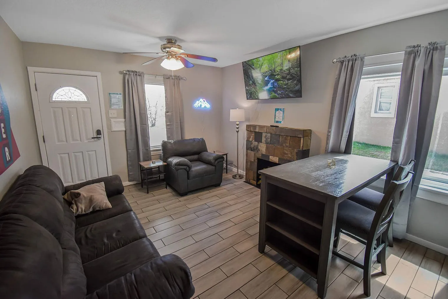 2 bed, 1.0 bath, 699 sqft, $2,425 — Photo 1