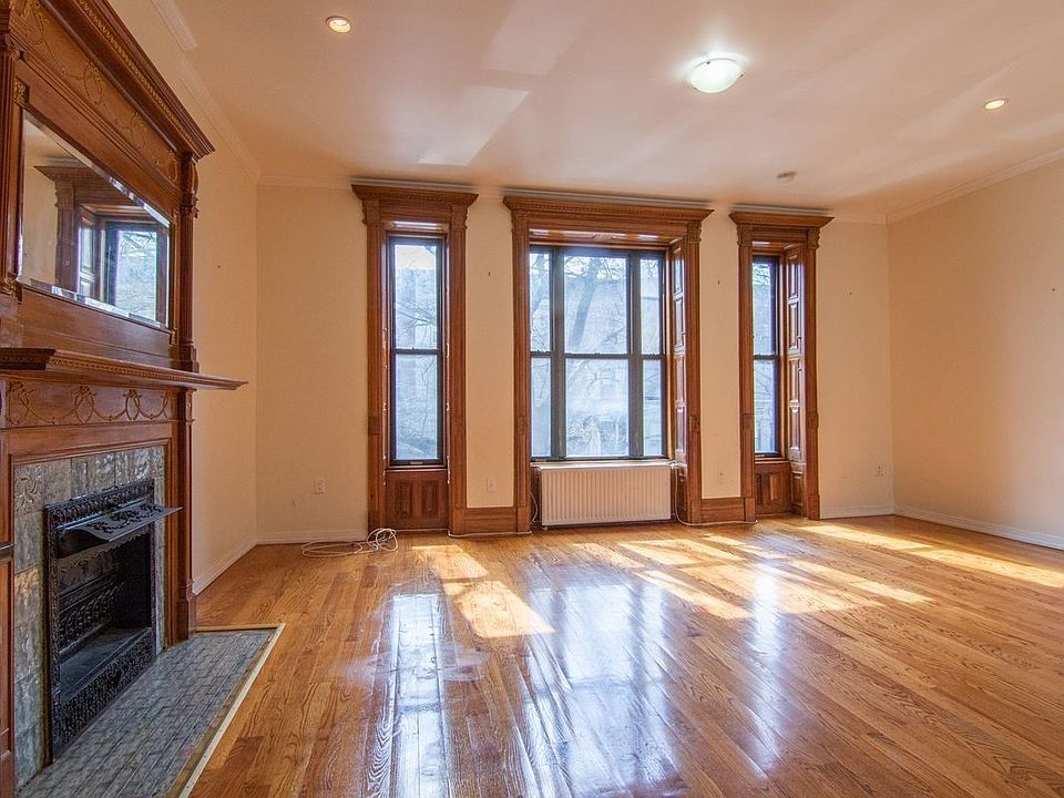 1st image of 127 Bainbridge St #4