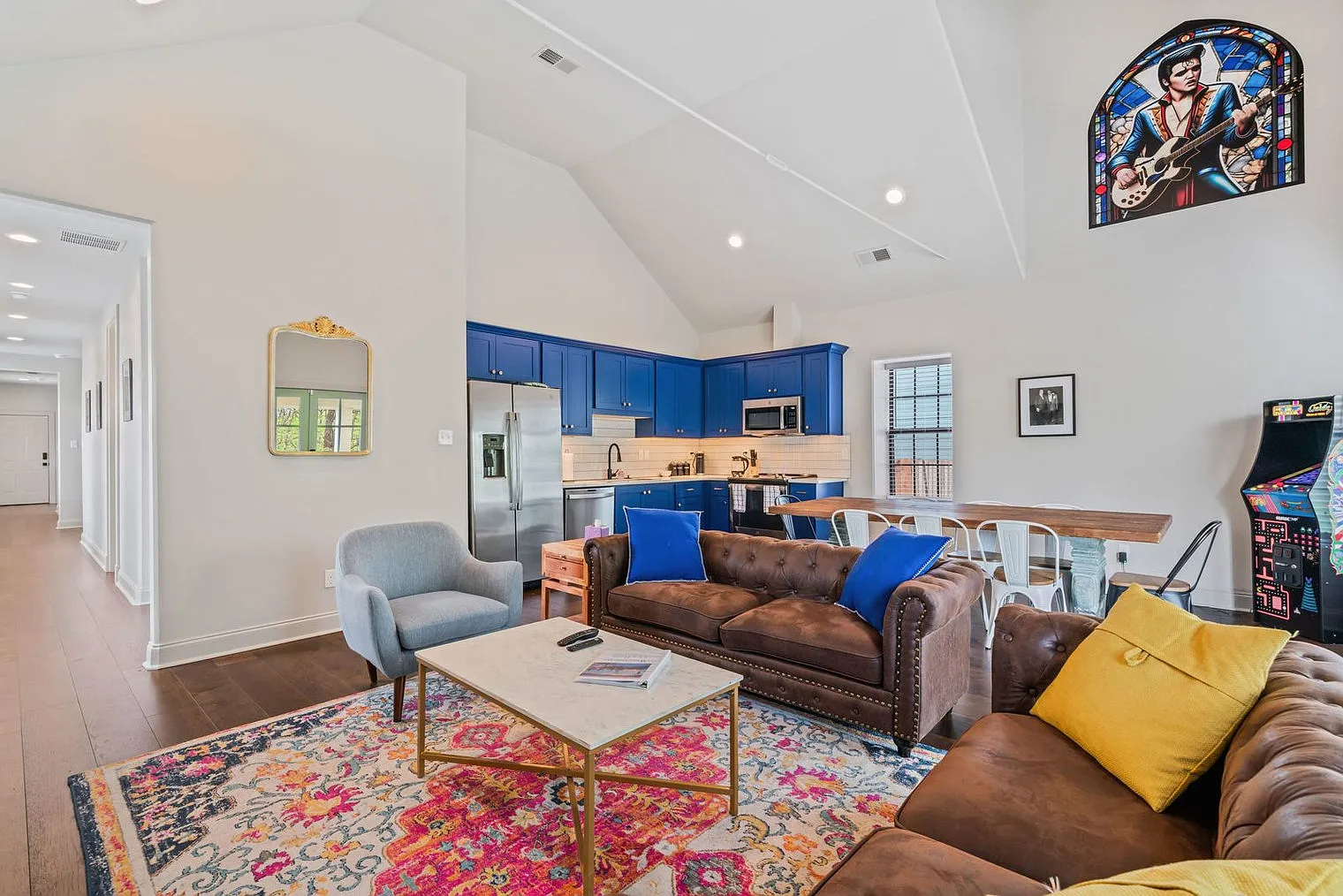 4 bed, 2.0 bath, $3,864 — Photo 2
