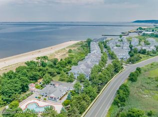 8 Golden Eye Ln, Pt Monmouth, NJ