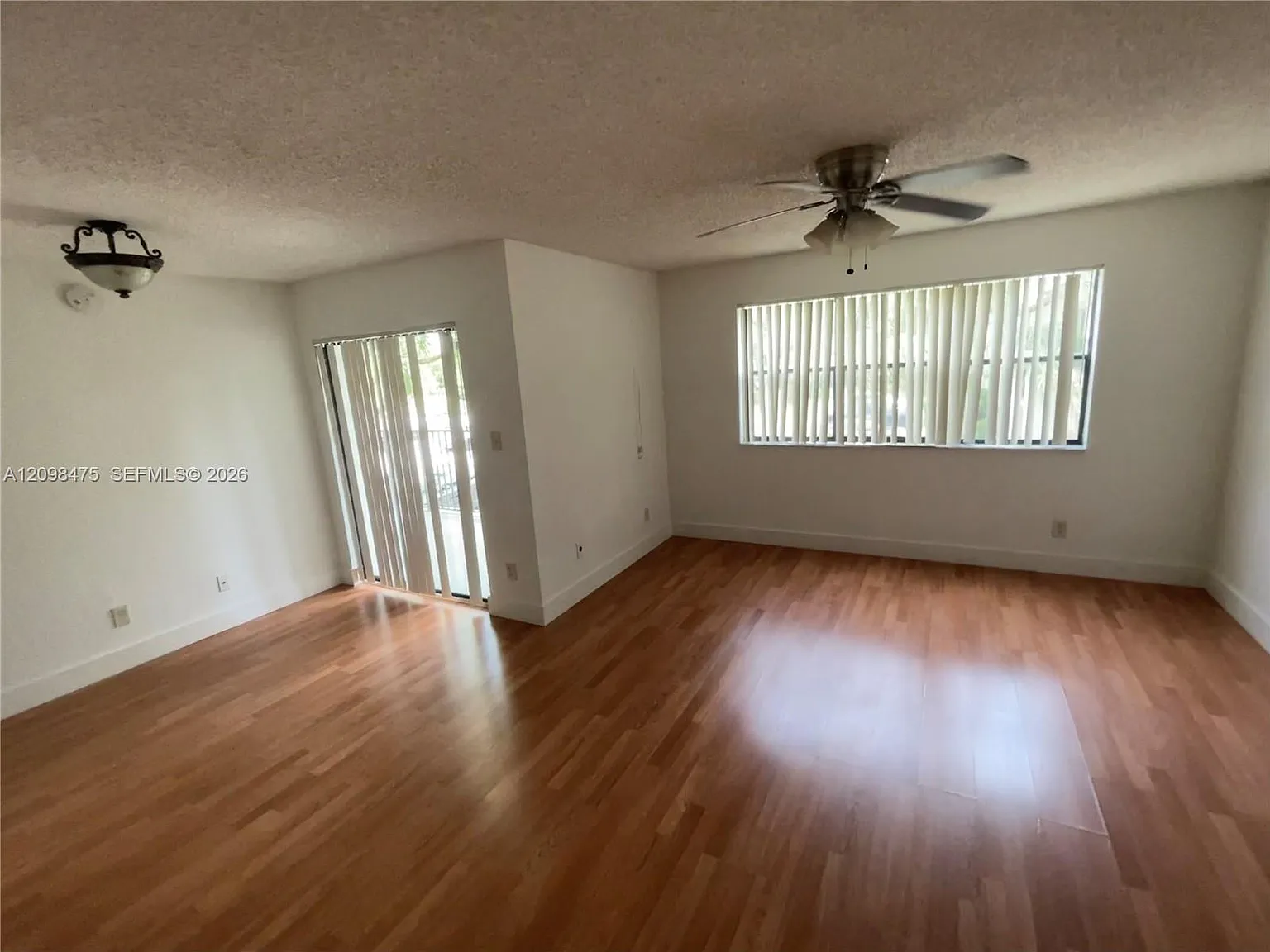 Hollywood Parc Condo — Photo 4