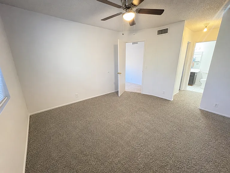 2931 E Beck Ln — Photo 10