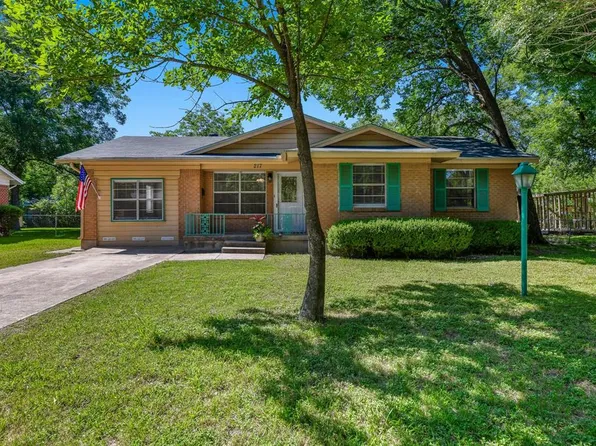 217 Charlotte Ave, Waxahachie, TX 75165
