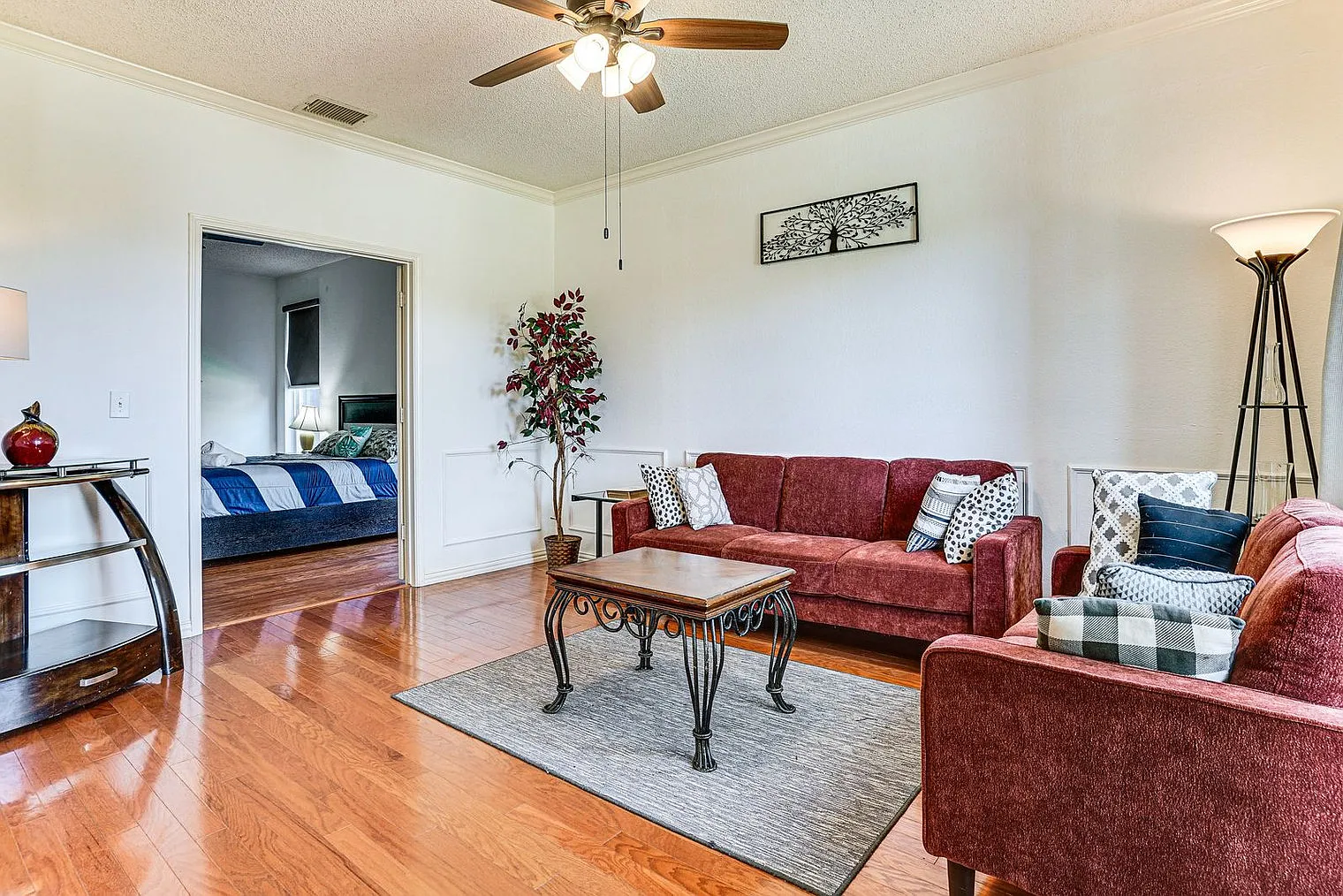 6 bed, 2.0 bath, 2970 sqft, $10,461 — Photo 3