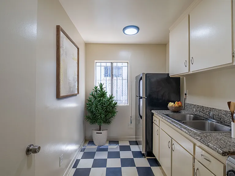 220 S Commonwealth Ave #103 — Photo 11