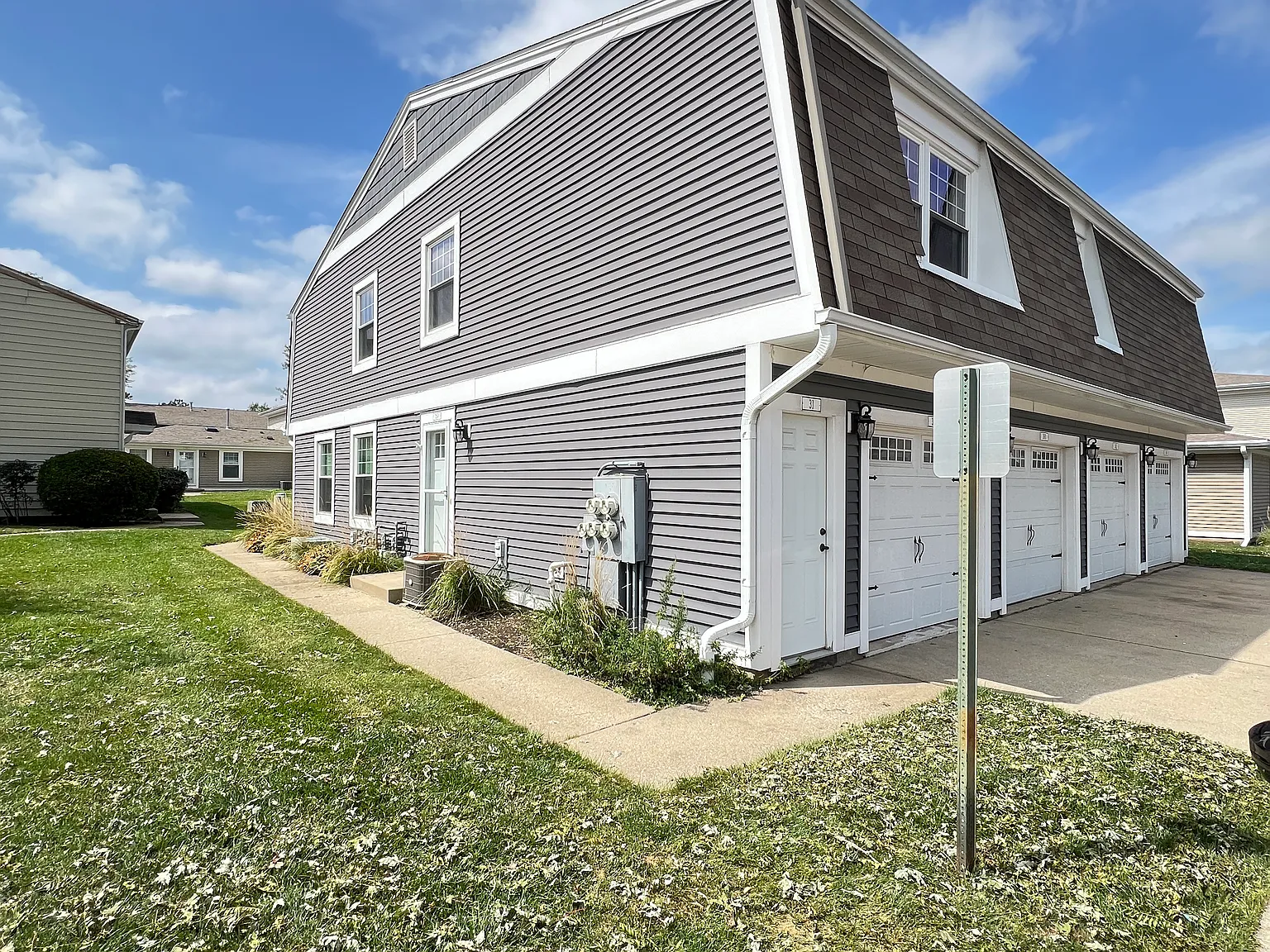 3 bed, 1034 sqft, $2,200 — Photo 1