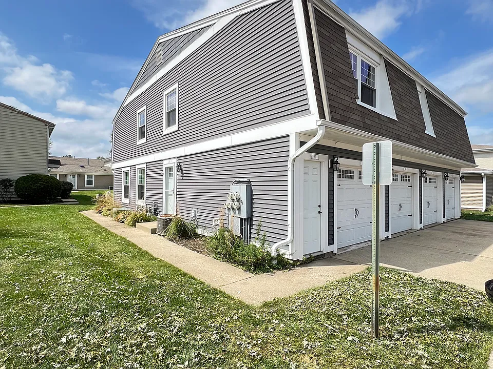 358 E Farmingdale Cir