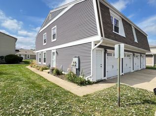 358 E Farmingdale Cir, Vernon Hills, IL 60061