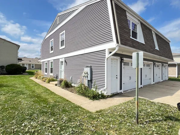 358 E Farmingdale Cir, Vernon Hills, IL 60061