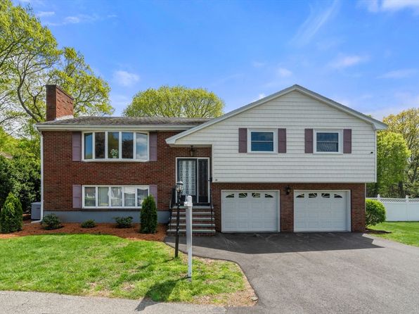 16 Fieldstone Dr, Stoneham, MA 02180