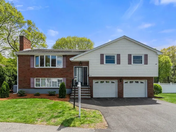 16 Fieldstone Dr, Stoneham, MA 02180