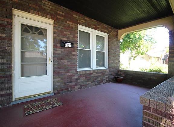 3rd image of 2221 Waterman Ave