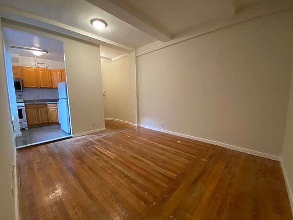 2nd image of 115 W 71st St APT 9D