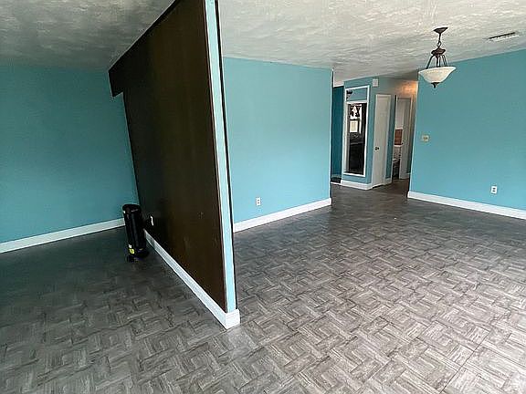 Open room 
Family and livi 