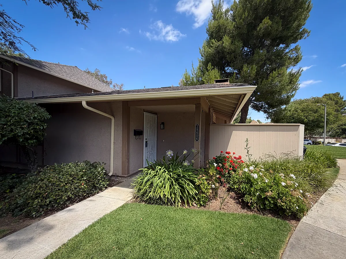 Building Photo - 28606 Conejo View Dr