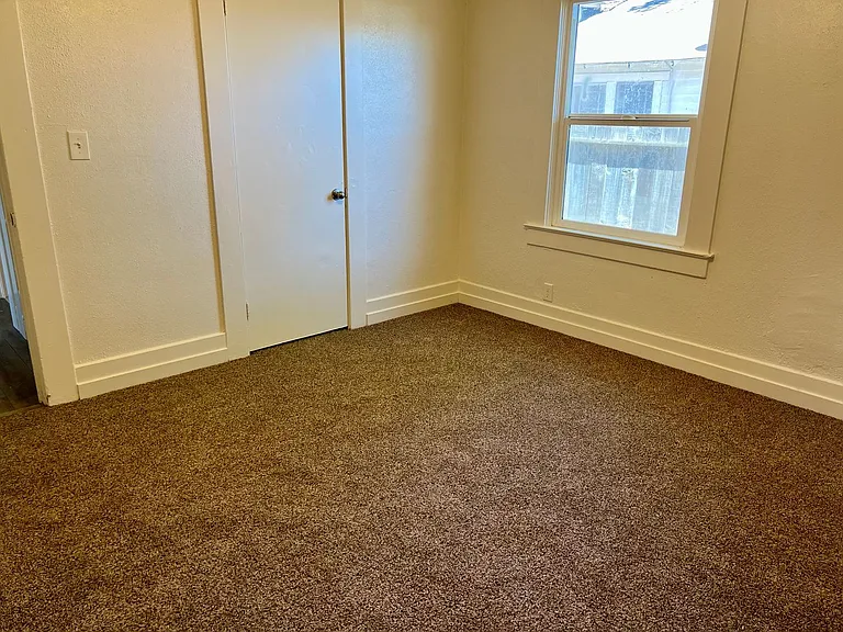 1321 N Calaveras St — Photo 10