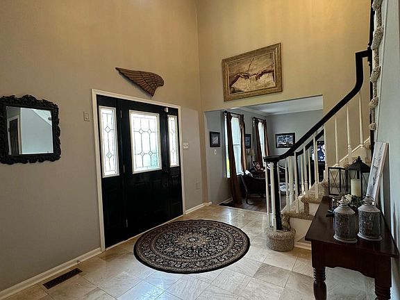 3rd image of 82 Blue Fox Ln