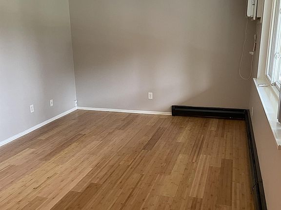 4th image of 3414 13th St #3418