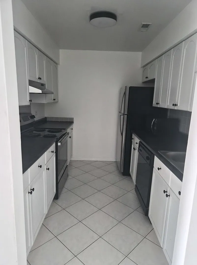 2 bed, 994 sqft, $2,200 — Photo 4