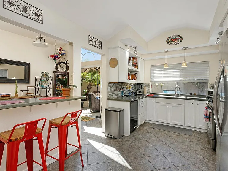 1565 Roma Dr — Photo 12