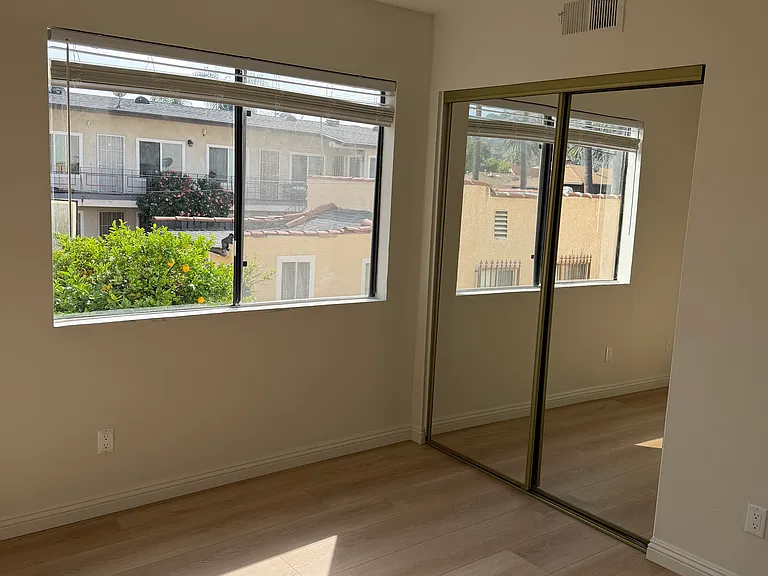 419 S Verdugo Rd #102 — Photo 11