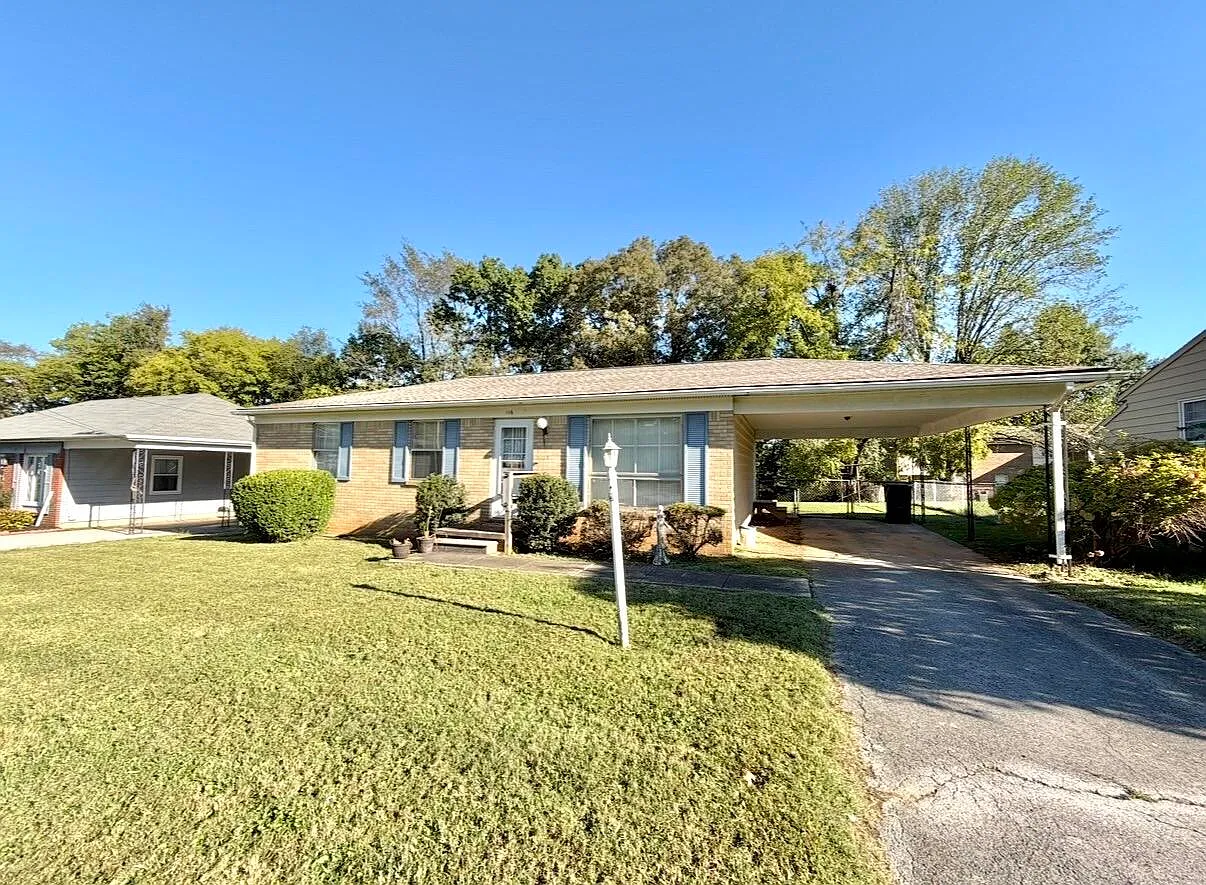3 bed, 1.0 bath, 1040 sqft, $1,100 — Photo 1