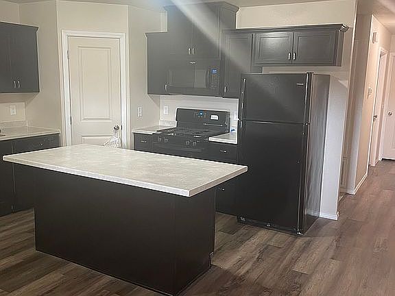 3rd image of 1039 N Delaware Ave
