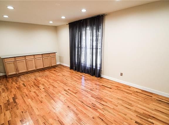 4th image of 4706 Windsor Dr