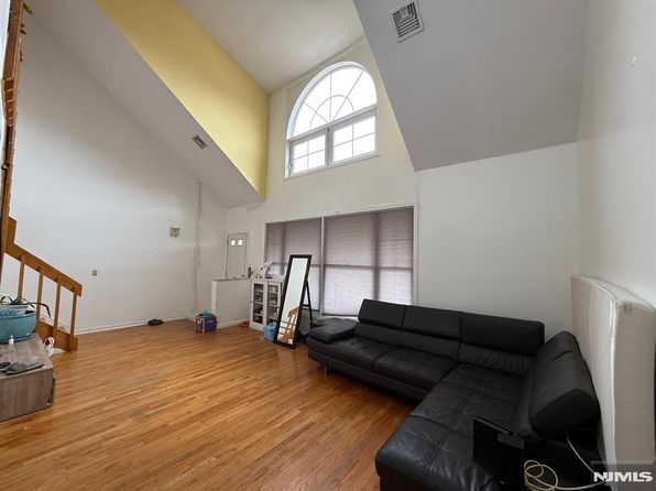 1018 Palisade Ave, Fort Lee, NJ 07024