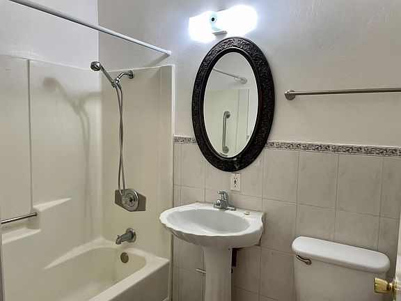 3rd image of 4056 Van Dyke Ave APT 2