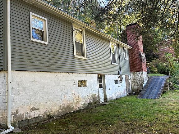 2nd image of 1216 Jug Hollow Rd