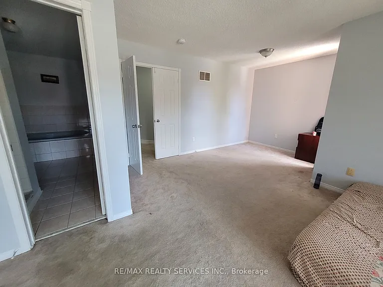 27 Letty Ave — Photo 5