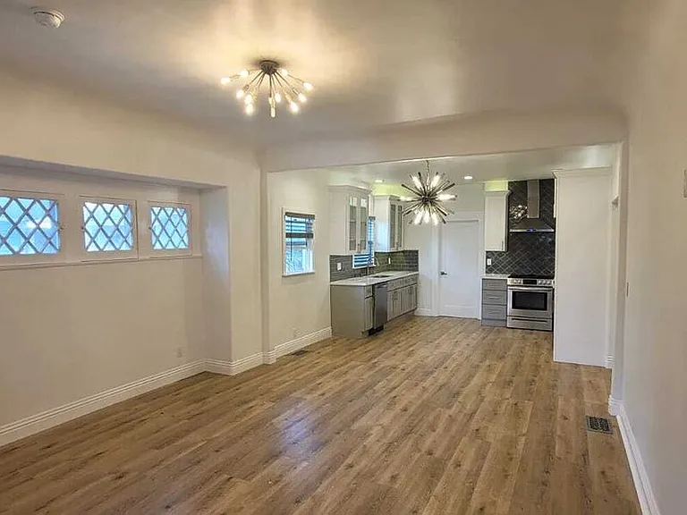 2926 Halldale Ave — Photo 9