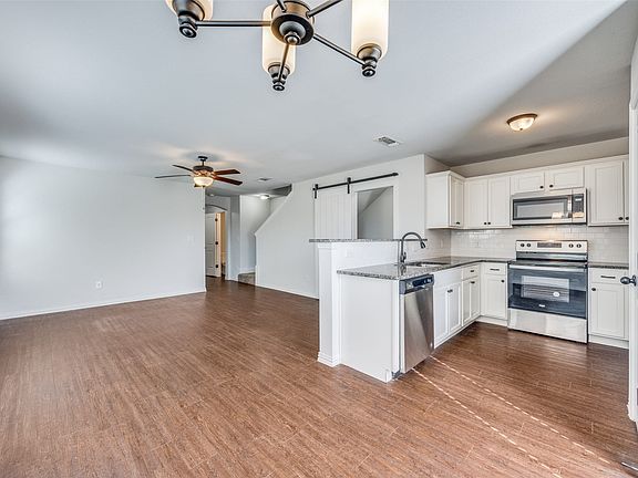 4th image of 230-232 W Lake St #2